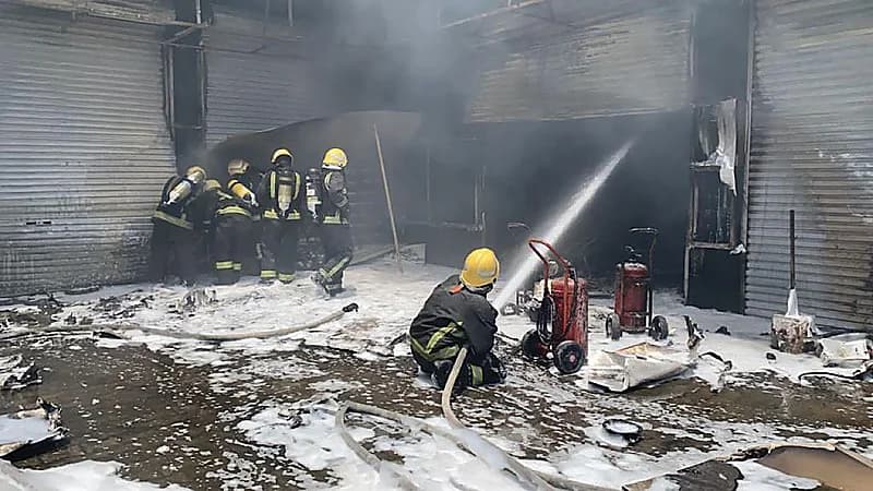 مدني ينبع يخمد حريقًا اندلع في أحد المحلات التجارية