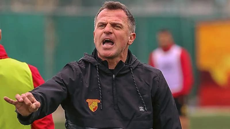 اتفاق بين الأخدود والمدرب توماس 