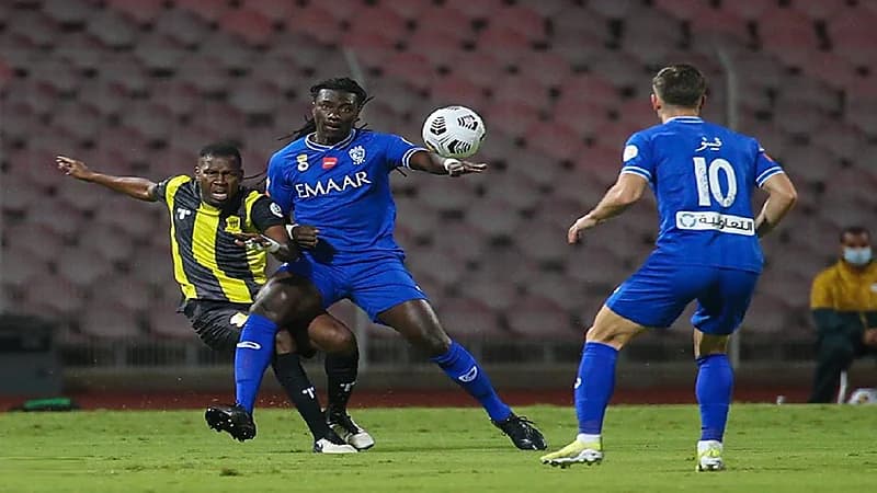 غوميز يطلب رقم جوال هوساوي بعد الإصابة