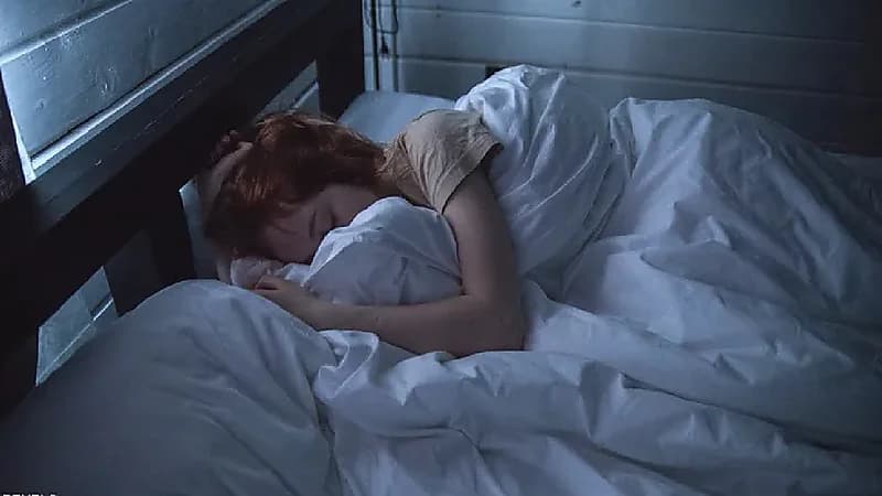 أبرز المعلومات عن هرمون "الميلاتونين" المسؤول عن تنظيم نوم الإنسان