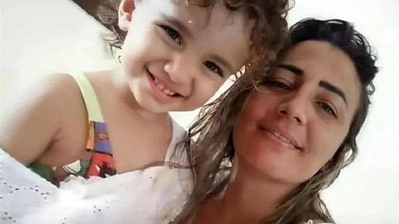 وفاة طفلة صعقاً بكهرباء شاحن محمول