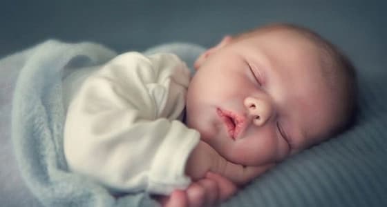 بعد مرور 40 عاما على الولادة.. أسرتان تكتشفان تبديل طفلتيهما