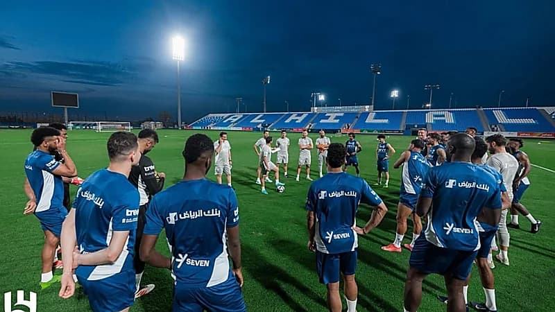 أزمة الظهير تضرب الهلال قبل مواجهة الفتح