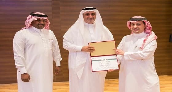 بالصور.. مستشفى الأمير محمد بن عبدالعزيز يكرم الأقسام المشاركة في برنامج " أداء الصحة "