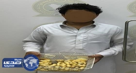 جمارك مطار الملك خالد تضبط مهرب مخدرات أخفى " هيروين " داخل أحشائه