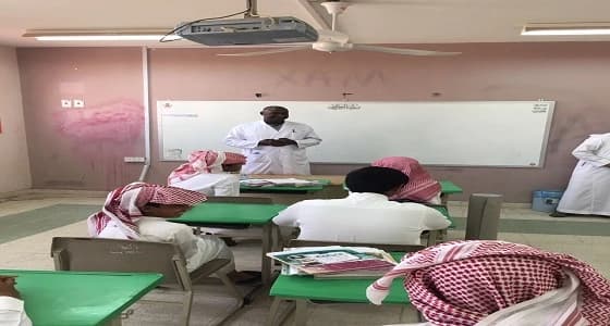 فرق طبية لتوعية طلاب المدارس عن الوقاية من مرض الجرب في الجمش