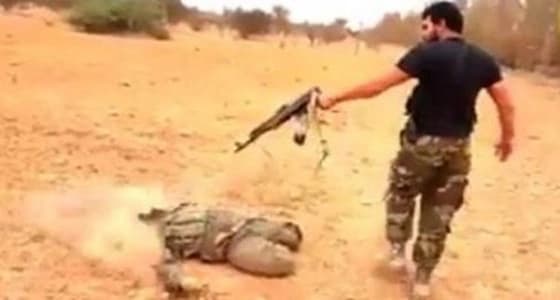 إطلاق سراح " ضابط الإعدامات " بعد مظاهرات ضد إيقافه قي بنغازي