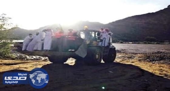 بالصور.. مدني بيشة ينقل الطلاب والطالبات بـ«شيول» لأداء اختباراتهم