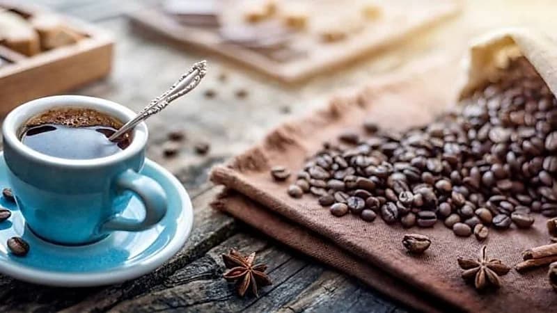 "الكافيين" يساعد في سرعة حرق دهون البطن