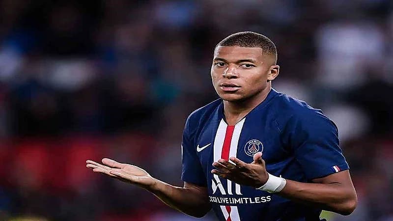 بالفيديو.. صافرة حكم تثير هلع مبابي