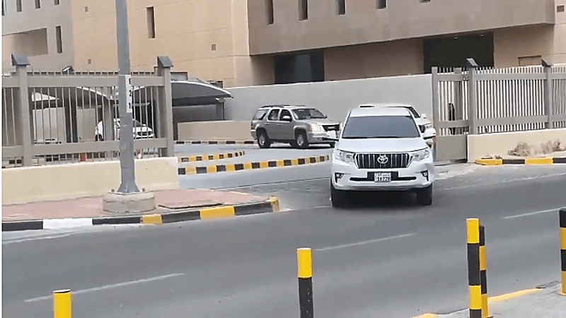 شاهد.. لحظة القبض على رئيس مجلس الأمة الكويتي السابق