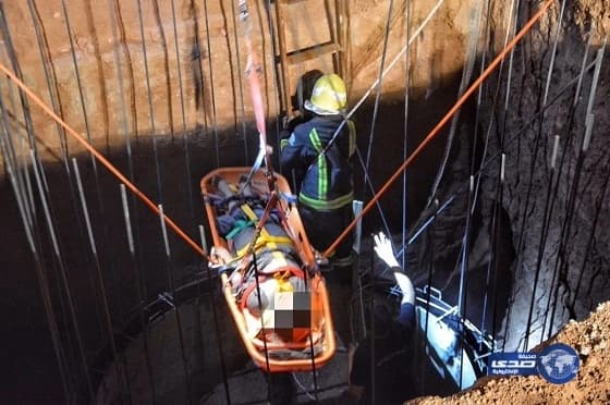 مدني حائل ينقذ حدثاً سقط بحفرة صرف صحي