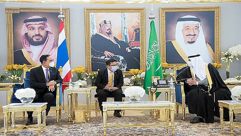 رئيس الوزراء وزير الدفاع في تايلند يصل الرياض تلبيةً لدعوة ولي العهد