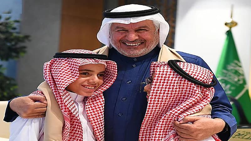 الدكتور عبدالله الربيعة يلتقي التوأم السيامي المصري حسن ومحمود