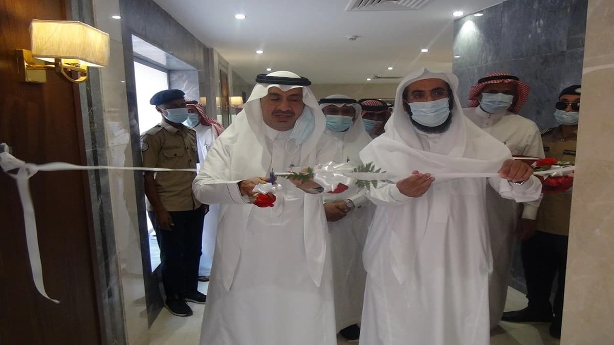 شاهد.. مراوغة وقيادة بسرعة جنونية بين المركبات على أحد الطرق في الرياض 