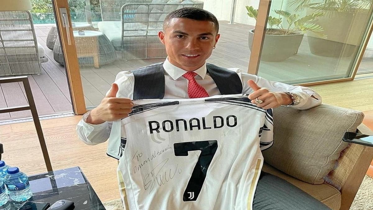 هزازي يتحدى عبدالله الحمدان بصورة بعد منح لقب الصقر للأخير 