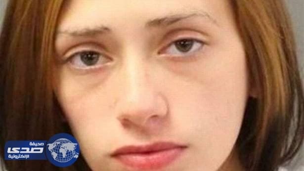 مراهقة تنجب بشكل سري وتلقي بطفلتها من النافذة