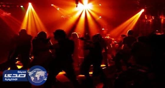ضابط يثمل في أحد الملاهي الليلية بمدينة عربية فتحدث الكارثة