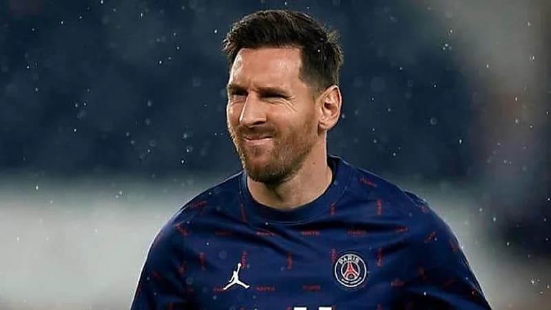 جماهير مارسيليا تنوي قذف "ميسي" بأموال مزيفة