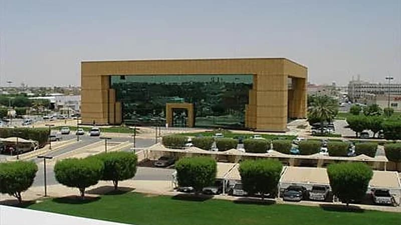 10 وظائف شاغرة للجنسين في بلدية عنيزة