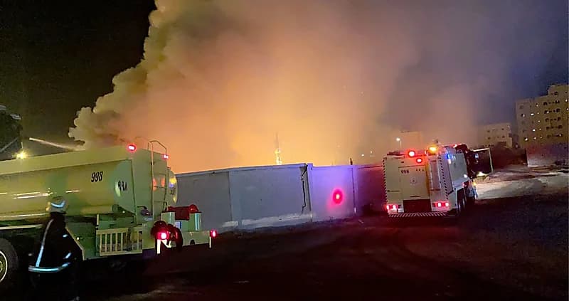 بالصور.. إخماد حريقًا اندلع في أشجار وحشائش بالمدينة المنورة