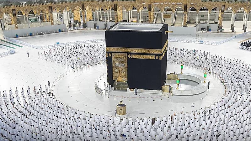 ماليزيا تعلق إرسال مواطنيها لأداء العمرة