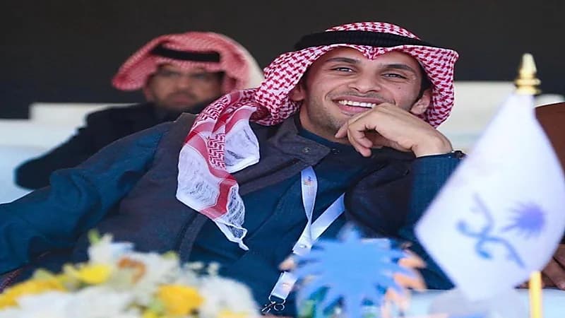 "الدبوس" يحصد جائزة الملك عبدالعزيز لمزاين الإبل