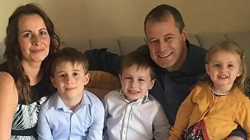 امرأة تقتل أطفالها الثلاثة خنقًا دون رحمة