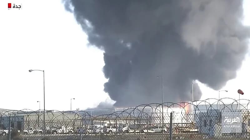 بالفيديو.. استمرار عمليات الإطفاء لإخماد الحريق في محطة أرامكو بجدة