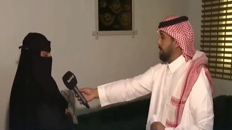 شاهد.. امرأة تذرف بالدموع بعدما وفر مواطن احتياجات أسرتها عقب دخول زوجها السجن