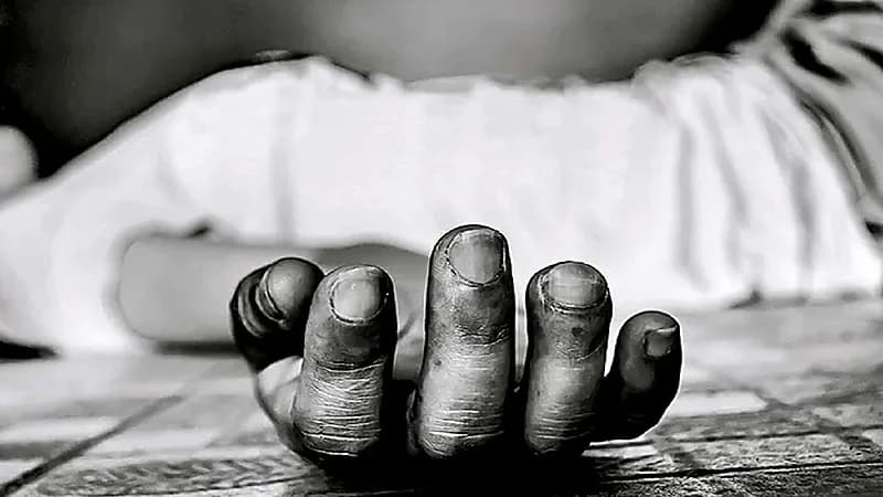 ثلاثينية تنهي حياتها بالانتحار لحملها بأنثى