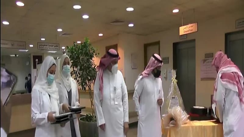 بعد تكريم المستشفى.. أخصائية تمريض : أخرجنا الطفل من أسفل السيارة وكان قلبه متوقف (فيديو)