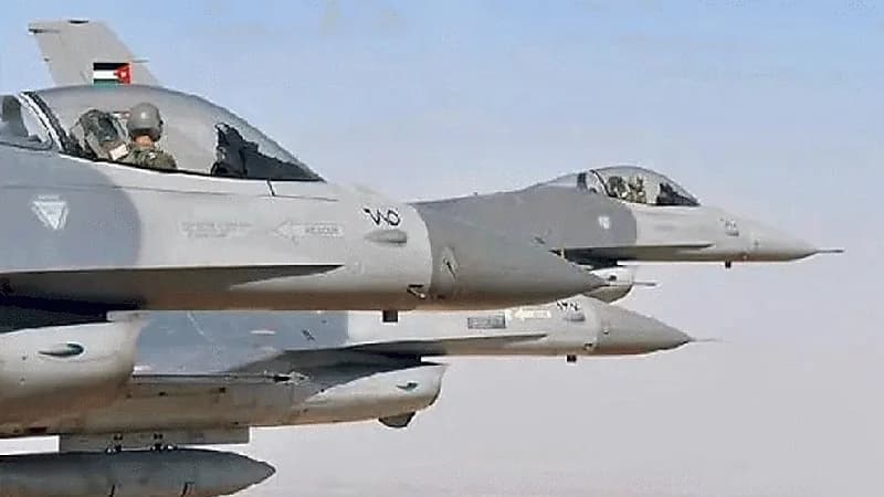 طيار يقفز من طائرة أردنية للنجاة من الموت