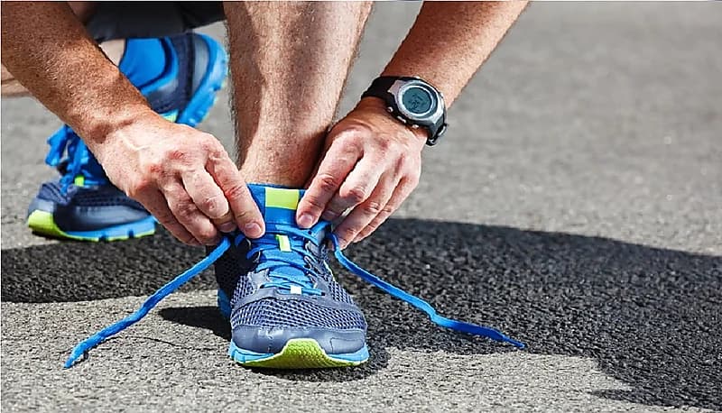 مواصفات الحذاء المناسب للمشي والجري وكرة القدم