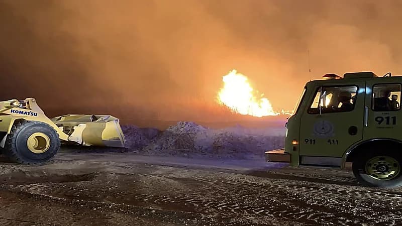 بالصور.. اندلاع حريق في حشائش وأعلاف بمزرعة بالخرج