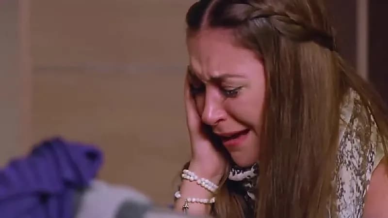 منة شلبي تنهار في التحقيق وتنكر معرفتها بالمخدرات التي وجدت بحقيبتها