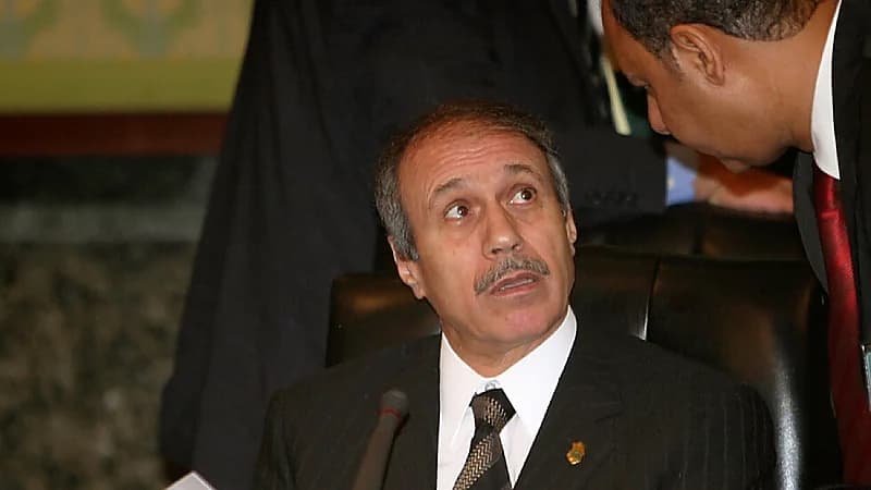وزير داخلية مبارك يتقدم بدعوى قضائية ويطالب بـ 17 مليوناً من أمواله وتعويض