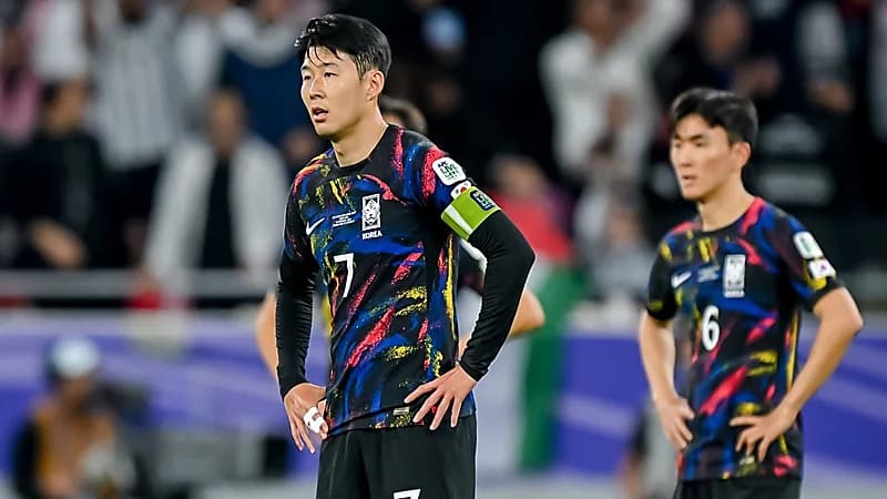 حسرة قائد كوريا الجنوبية بعد فشل التأهل للنهائي الآسيوي .. فيديو