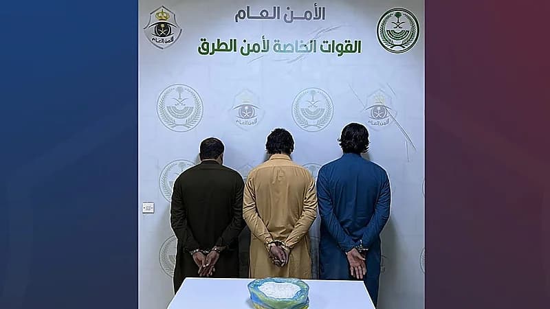 ضبط 3 مقيمين لترويجهم مادة الشبو المخدرة بالطائف