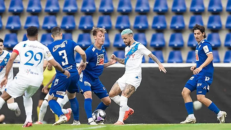 ميشيل يهدر هدفاً محققاً بطريقة غريبة في ودية الهلال .. فيديو