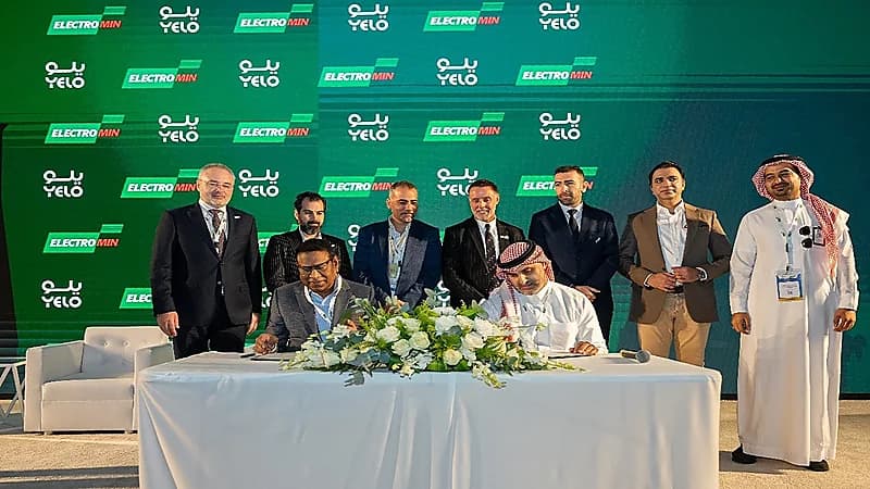 "يلو" تهيئ فروعها لتقديم خدمات شحن السيارات الكهربائية