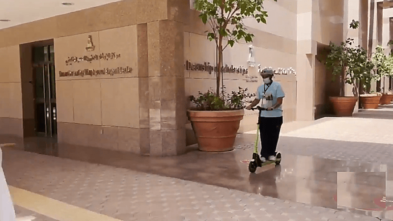 بالفيديو.. جامعة الملك عبدالعزيز توفر لطلابها "سكوتر" للتنقل بين مبانيها