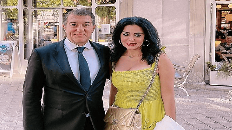 بالصور.. رانيا يوسف بإطلالة صيفية مع مدير نادي برشلونة