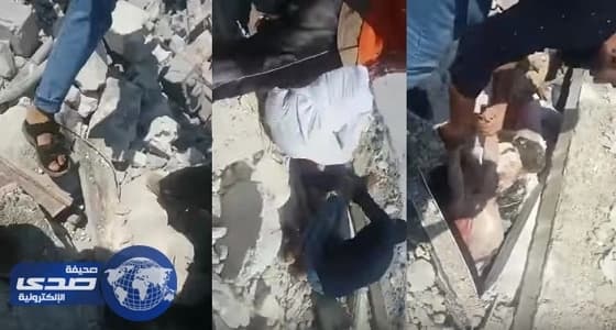 بالفيديو.. طفلة سورية: " بابا أبوس رجلك طلعني "