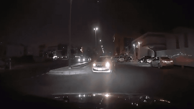 بالفيديو.. قائد سيارة كاد أن يتسبب في كارثة بجدة