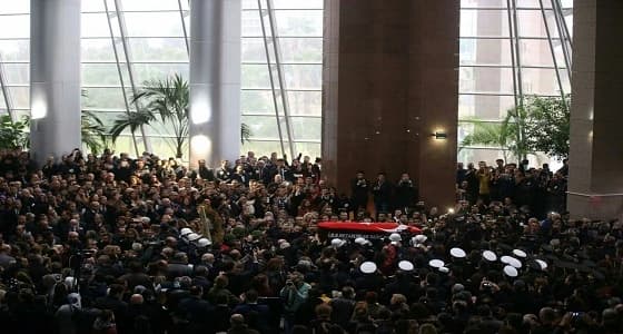 بالصور.. آلاف الأتراك يشيعون ضحايا التفجير الإرهابى بمدينة إزمير