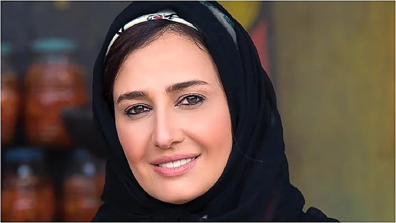 صورة لحلا شيحة بلباس مكشوف على السرير تثير ضجة