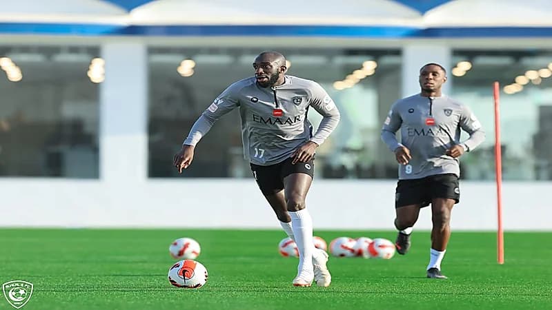 بالصور.. الهلال يستأنف تحضيراته الميدانية استعدادا لمنافسات كأس العالم 