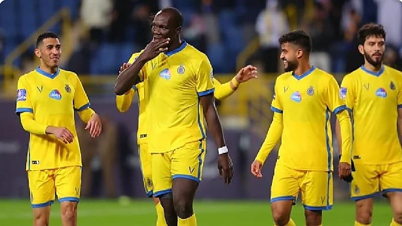 رئيس بشكتاش يرفض طلب أبو بكار في العودة إلى النادي التركي