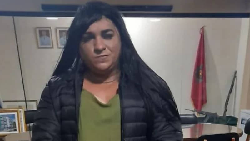 صورة لرجل يحاول دخول خيمة عرس للنساء متنكراً تثير الغضب